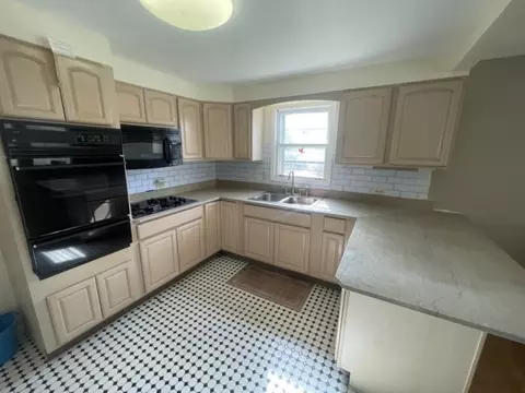 Kitchen - 7240 Oketo Ave, Bridgeview, IL 60455 photo 1 of 4