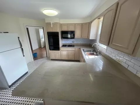 Kitchen - 7240 Oketo Ave, Bridgeview, IL 60455 photo 4 of 4