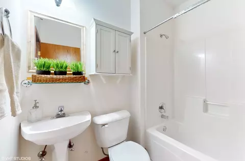 Bath - 227 N Maple St #227, Itasca, IL 60143 photo 5 of 5