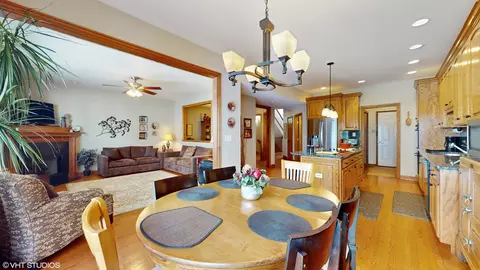 Dining - 227 N Maple St #227, Itasca, IL 60143 photo 2 of 4