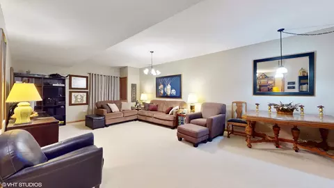 Living - 227 N Maple St #227, Itasca, IL 60143 photo 6 of 6