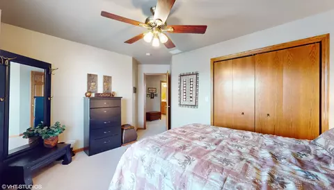 Bedroom - 227 N Maple St #227, Itasca, IL 60143 photo 4 of 5