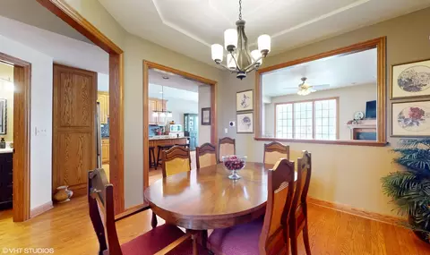 Dining - 227 N Maple St #227, Itasca, IL 60143 photo 4 of 4