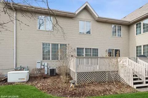 Exterior - 227 N Maple St #227, Itasca, IL 60143 photo 3 of 4