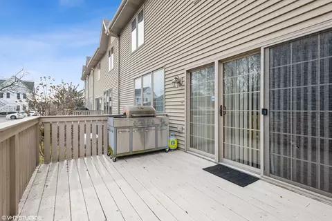 Exterior - 227 N Maple St #227, Itasca, IL 60143 photo 4 of 4