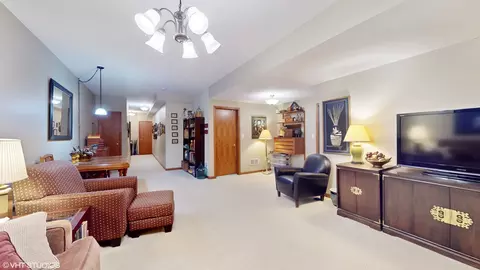 Living - 227 N Maple St #227, Itasca, IL 60143 photo 5 of 6