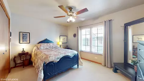 Bedroom - 227 N Maple St #227, Itasca, IL 60143 photo 3 of 5