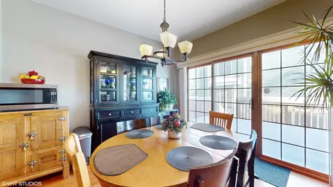 Dining - 227 N Maple St #227, Itasca, IL 60143 photo 1 of 4