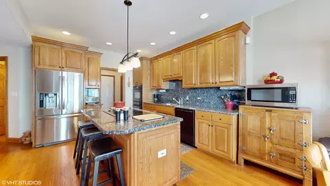 Kitchen - 227 N Maple St #227, Itasca, IL 60143 photo 2 of 4