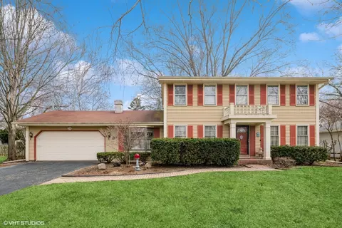 704 Carriage Dr, Batavia, IL 60510