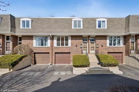 1887 Willowview Ter #1887, Northfield, IL 60093