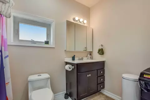 Bath - 4214 Prescott Ave, Lyons, IL 60534 photo 3 of 3