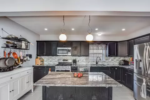 Kitchen - 4214 Prescott Ave, Lyons, IL 60534 photo 3 of 5