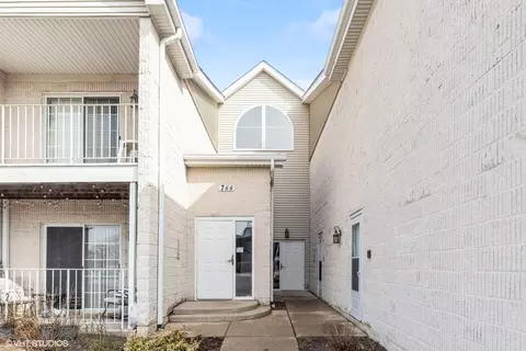 744 N Gary Ave #111, Carol Stream, IL 60188