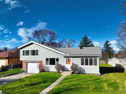 932 S La Londe Ave, Lombard, IL 60148