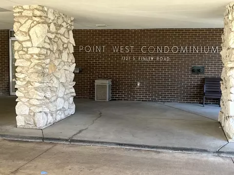 1321 S Finley Rd #113, Lombard, IL 60148