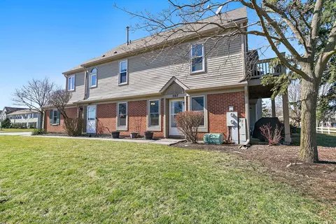 307 University Ln, Elk Grove Village, IL 60007