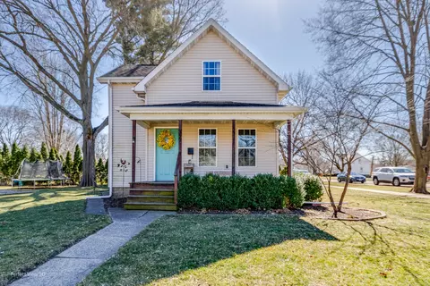327 W 2nd St, Momence, IL 60954