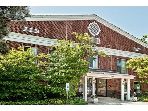 800 Ridge Rd #204, Wilmette, IL 60091