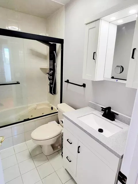 Bath - 1759 Henley St, Glenview, IL 60025 photo 3 of 3