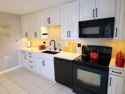 Kitchen - 1759 Henley St, Glenview, IL 60025 photo 2 of 2