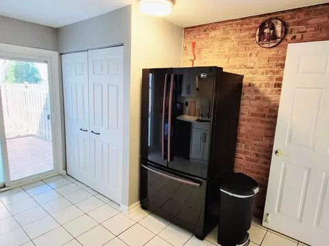 Bath - 1759 Henley St, Glenview, IL 60025 photo 1 of 3
