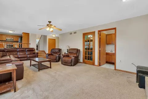 Living - 1954 Kingtree Dr, Morris, IL 60450 photo 8 of 8