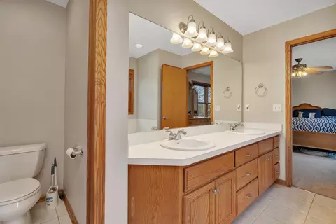Bath - 1954 Kingtree Dr, Morris, IL 60450 photo 2 of 4