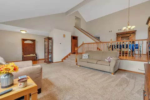 Living - 1954 Kingtree Dr, Morris, IL 60450 photo 3 of 8