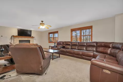 Living - 1954 Kingtree Dr, Morris, IL 60450 photo 5 of 8