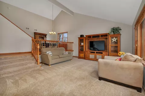 Living - 1954 Kingtree Dr, Morris, IL 60450 photo 2 of 8