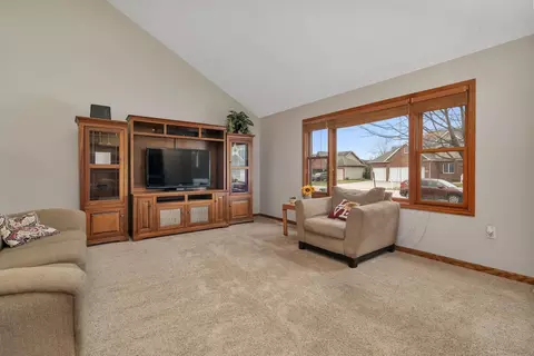 Living - 1954 Kingtree Dr, Morris, IL 60450 photo 1 of 8
