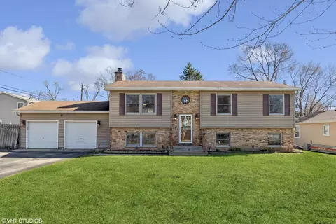 422 Elaine Ter, Lakemoor, IL 60051