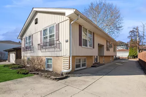 30 Poplar Pl, La Grange, IL 60525