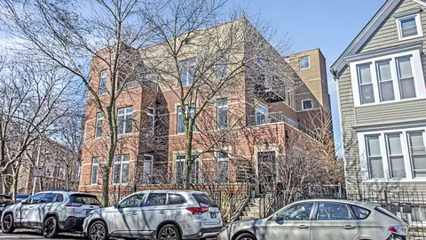 2758 W Francis Pl #301, Chicago, IL 60647