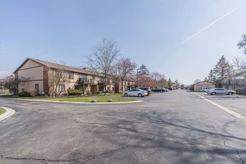 1099 Prescott Dr #2C, Roselle, IL 60172