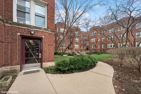 725 W Buckingham Pl #2, Chicago, IL 60657