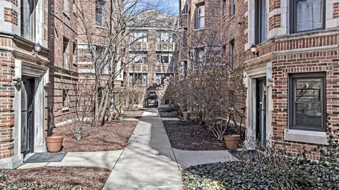 1656 W Farwell Ave #3H, Chicago, IL 60626