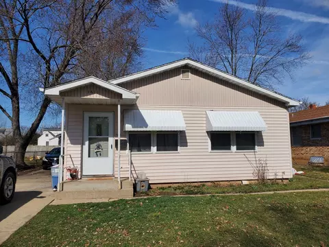 1611 Midway Dr, Rockford, IL 61103