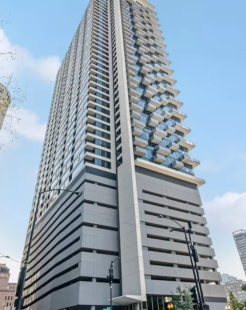 235 W Van Buren St #2707, Chicago, IL 60607
