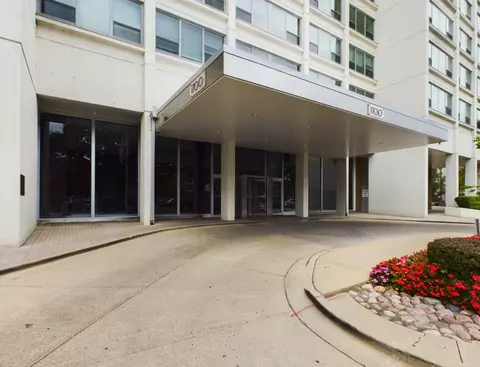 1700 E 56th St #3204, Chicago, IL 60637