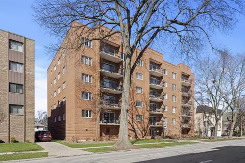 820 Graceland Ave #506, Des Plaines, IL 60016