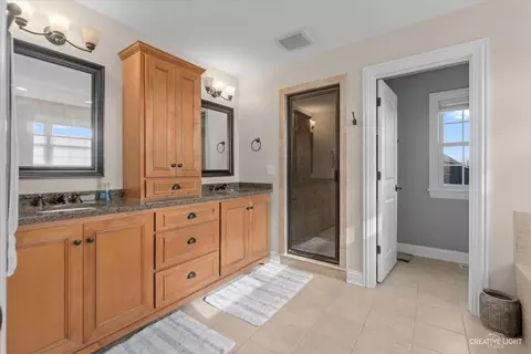 Bath - 1351 Dodson Ave, Elburn, IL 60119 photo 2 of 5