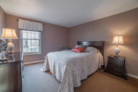 Bedroom - 607 Chatham Cir, Algonquin, IL 60102 photo 1 of 3