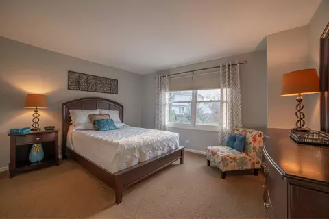 Bedroom - 607 Chatham Cir, Algonquin, IL 60102 photo 2 of 3