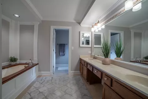 Bath - 607 Chatham Cir, Algonquin, IL 60102 photo 3 of 3
