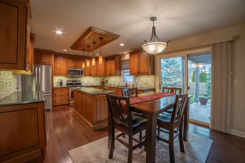 Kitchen - 607 Chatham Cir, Algonquin, IL 60102 photo 2 of 3