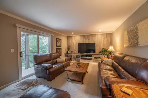 Living - 607 Chatham Cir, Algonquin, IL 60102 photo 1 of 5