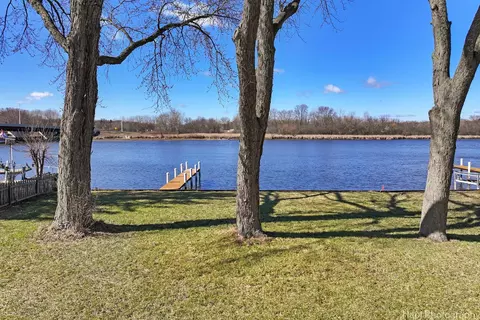 313 S Emerald Dr, Mchenry, IL 60050 photo 8