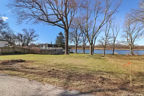 313 S Emerald Dr, Mchenry, IL 60050 photo 9